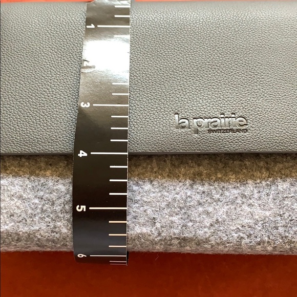 La prairie/Switzerland/ clutch - Picture 8 of 10